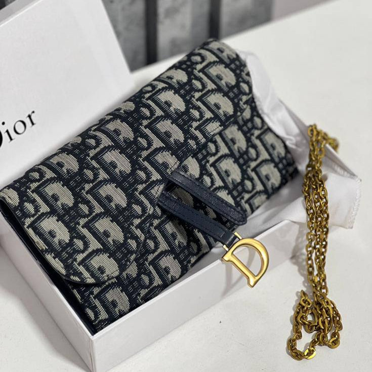 كروس ديور مع بوك