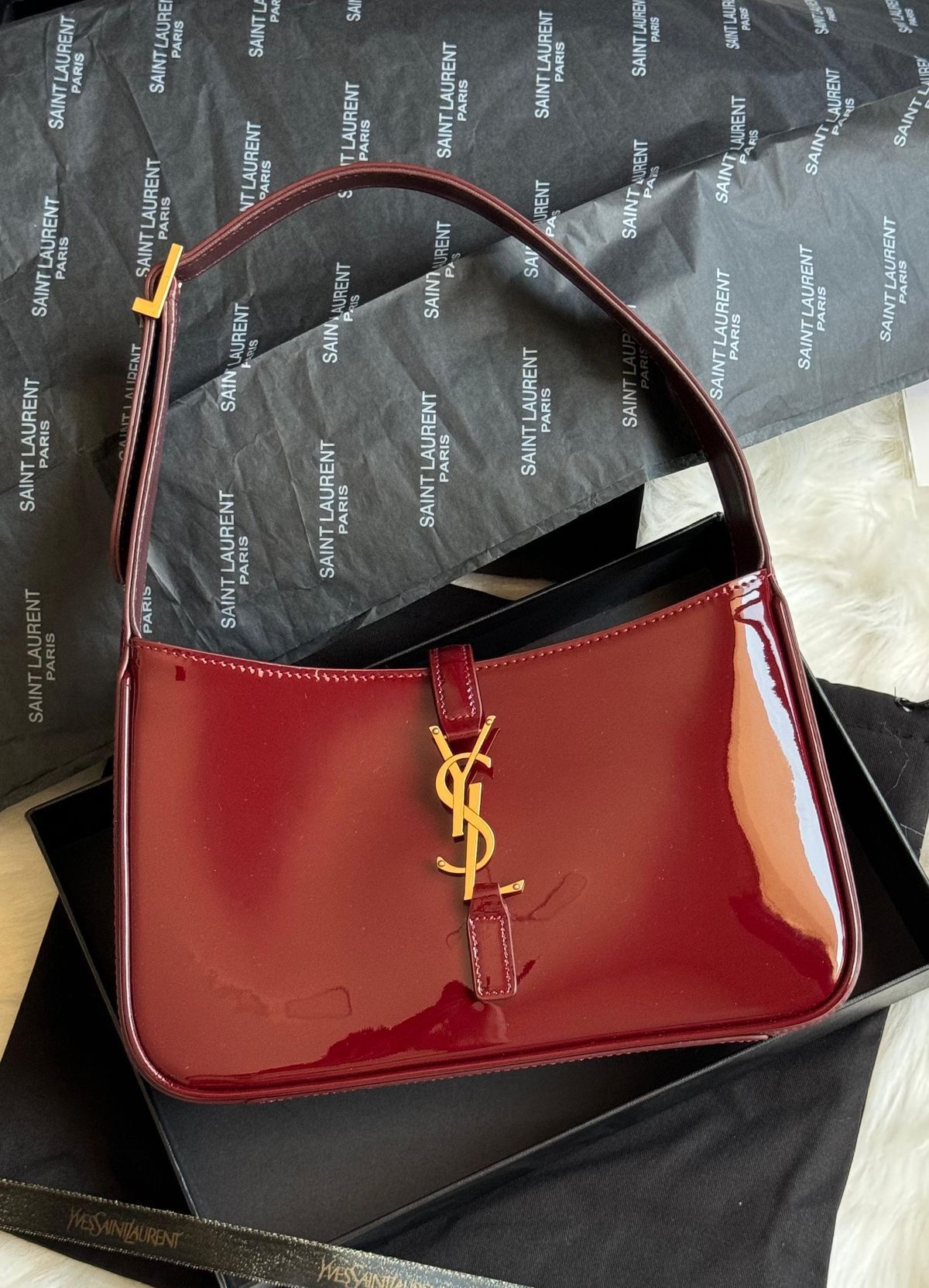 سان لوران لمعه
