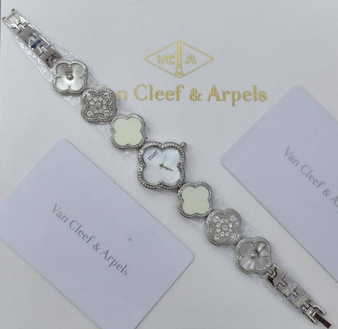 ساعة Van Cleef Alhambra فضية - وجه أبيض صدف