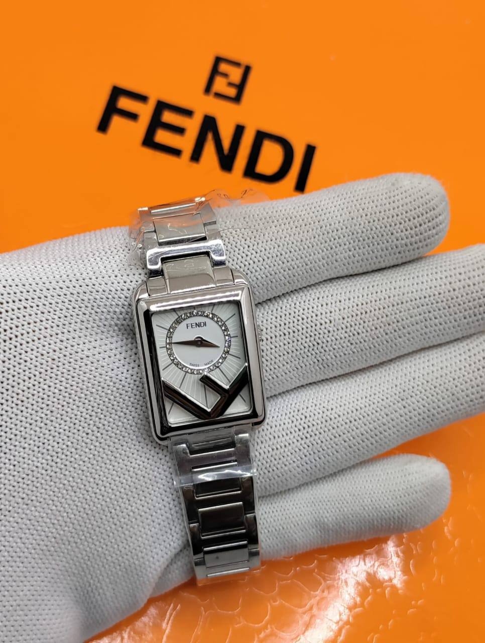 ساعة Fendi