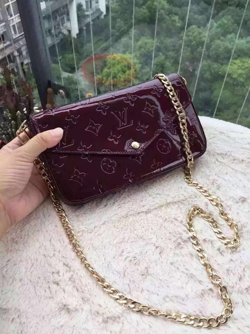 شنطة لوي فيتون