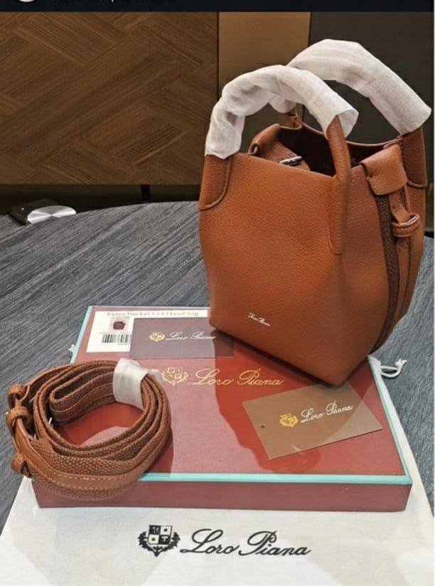 شنطة لورو بيانا