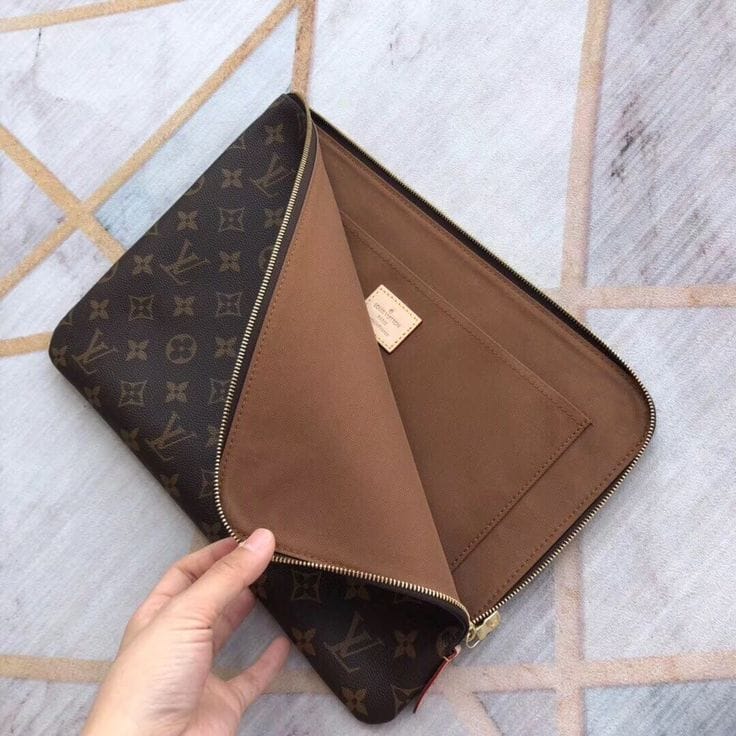 كلاتش لوي فيتون A4