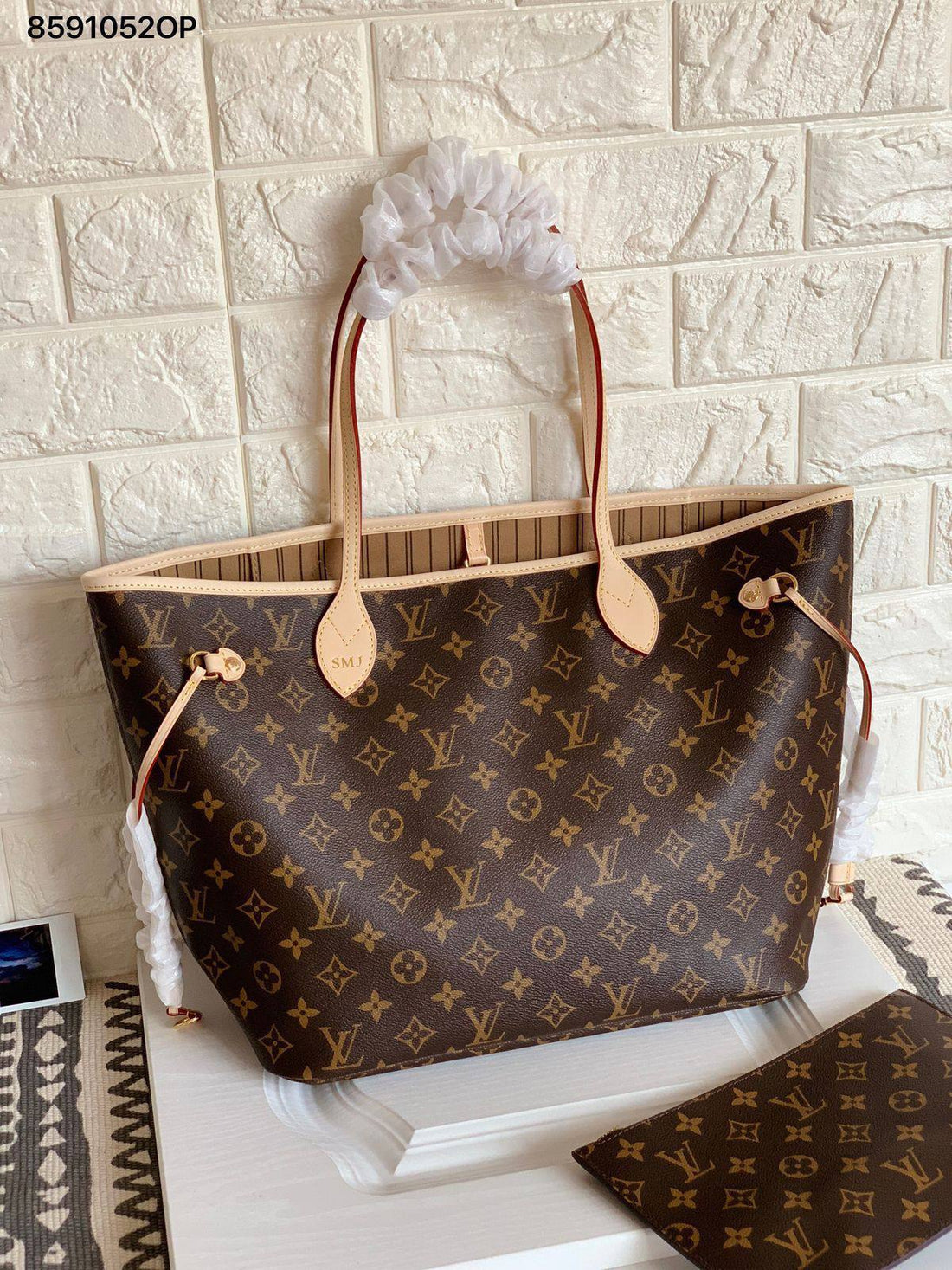 LV شوبنق احرف