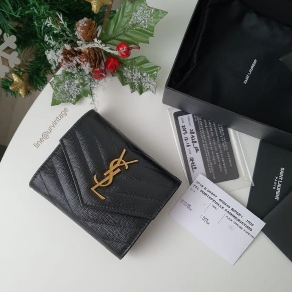 محفظة سان لوران بشعار ذهبي