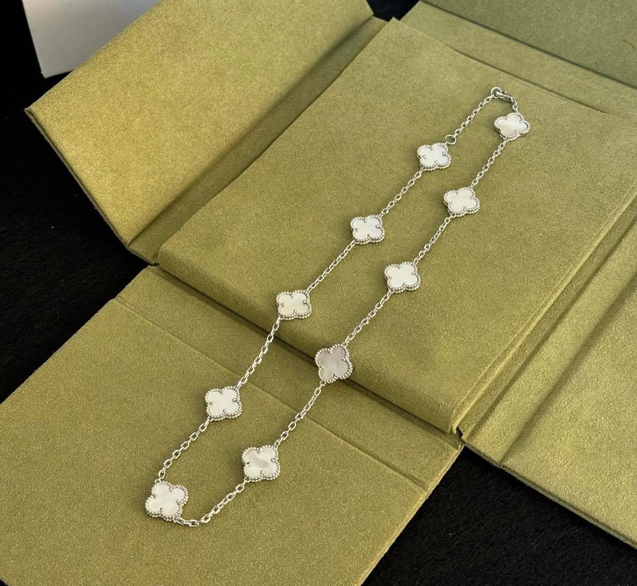 Van Cleef Alhambra أبيض صدف - سلسلة ذهبية