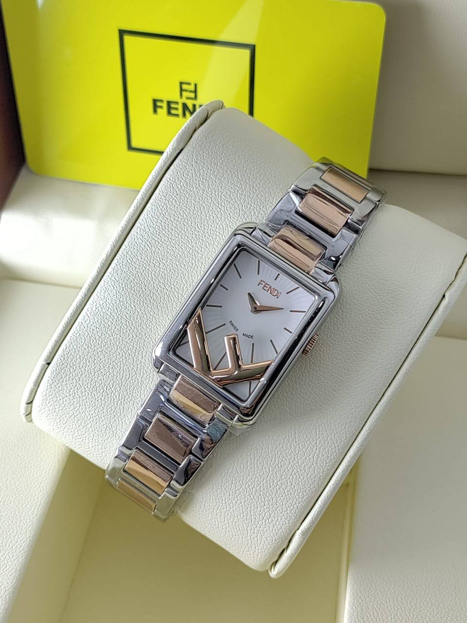 ساعة Fendi