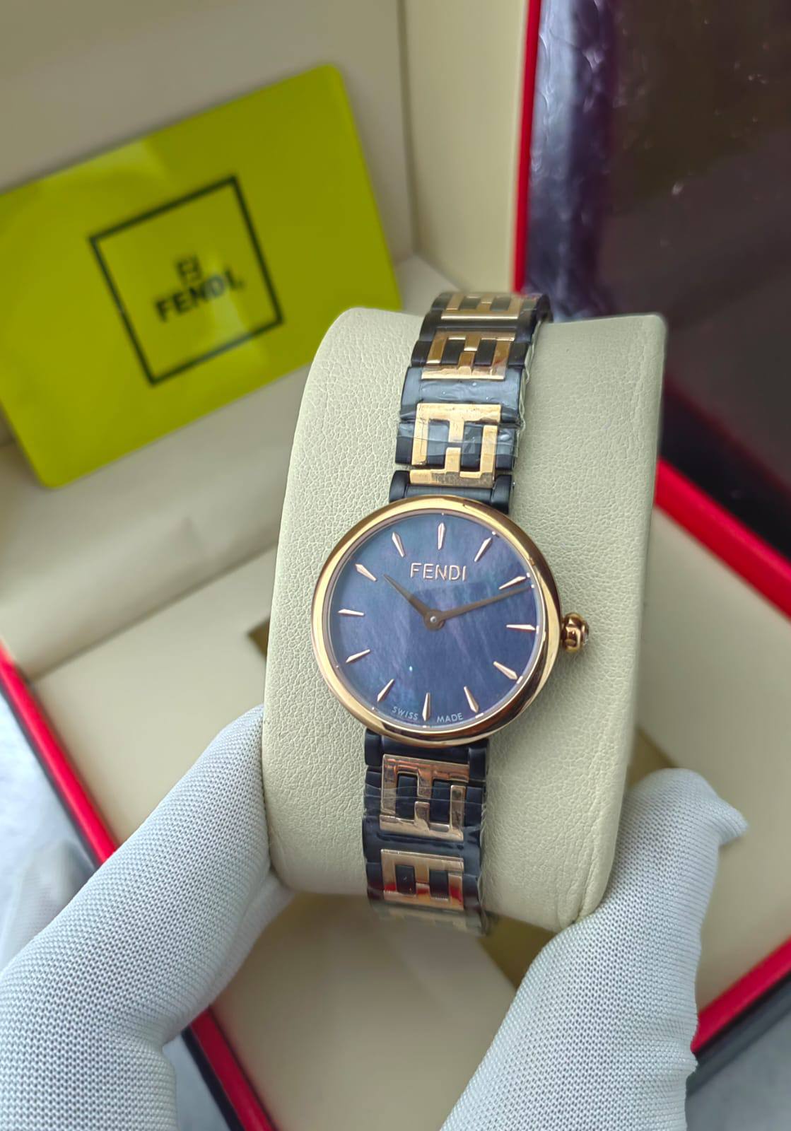 ساعة Fendi