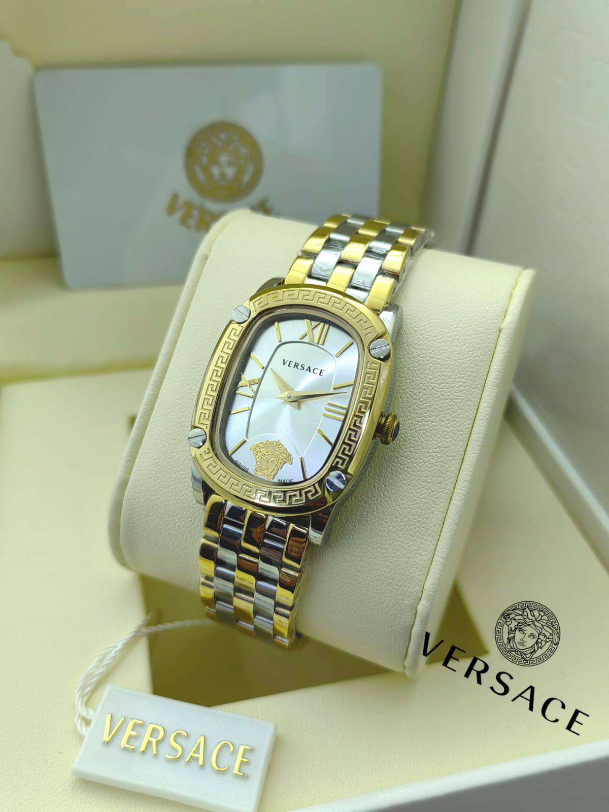 ساعة Versace