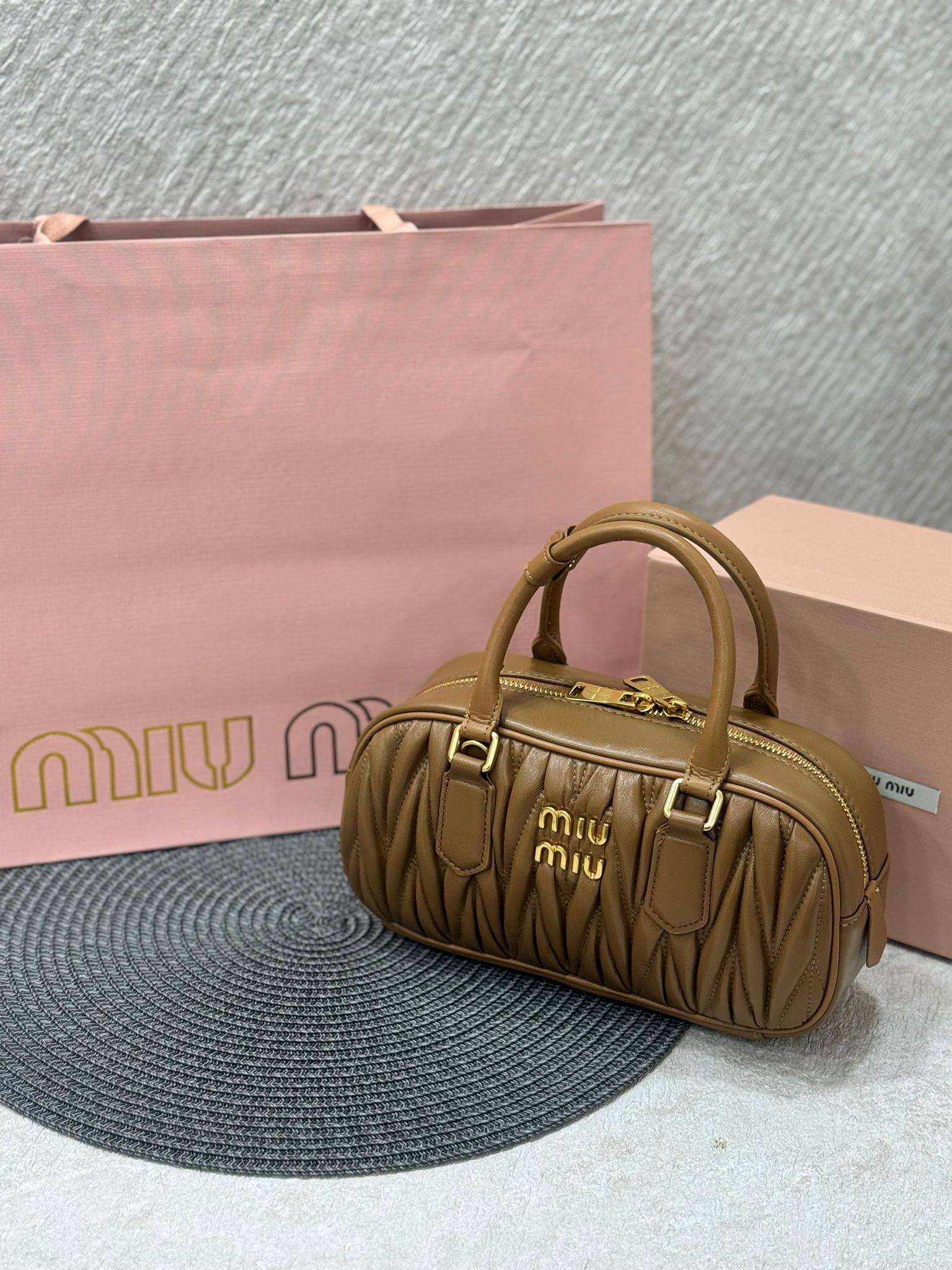 شنطة ميو ميو
