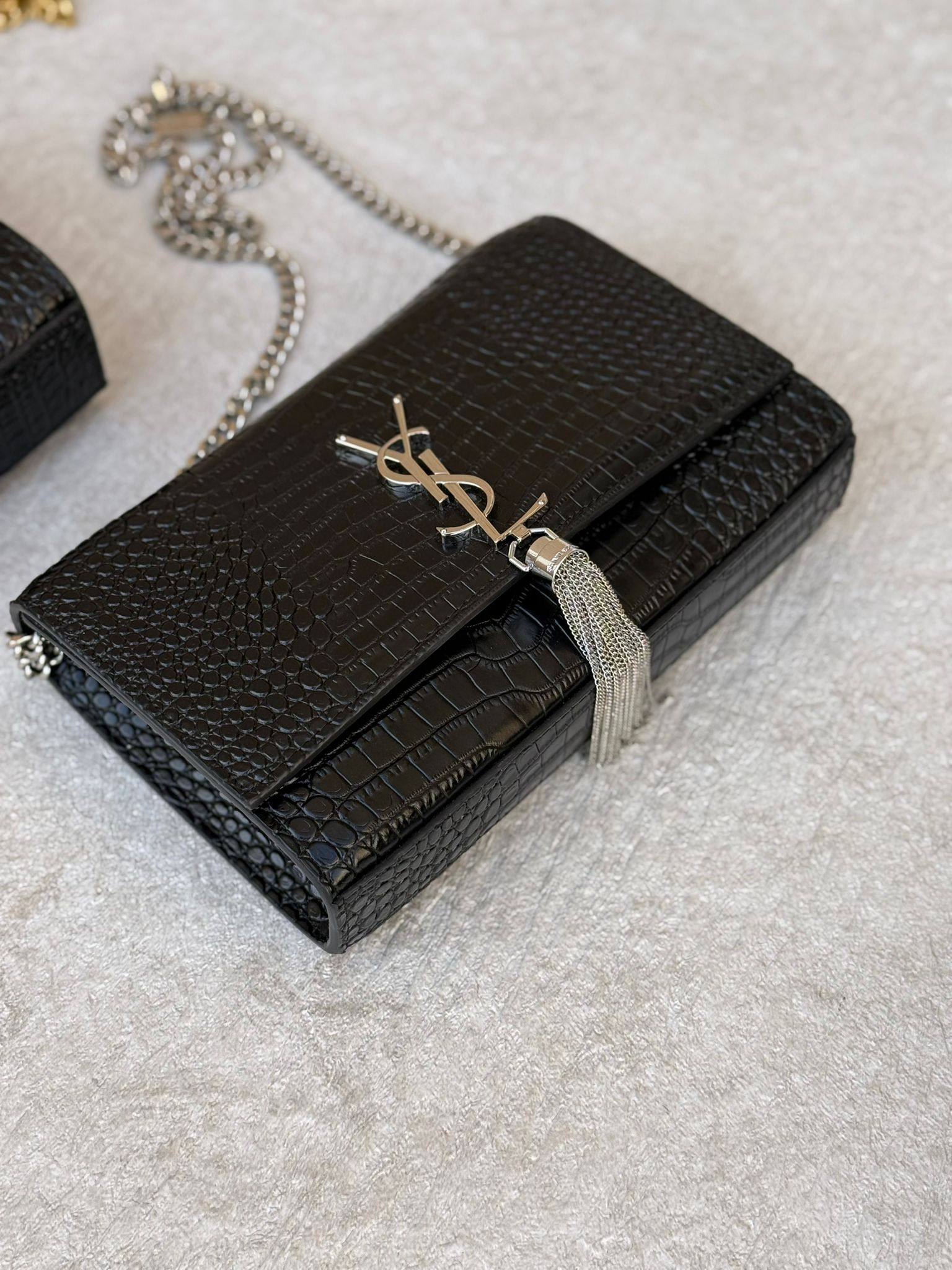 شنطة سان لوران