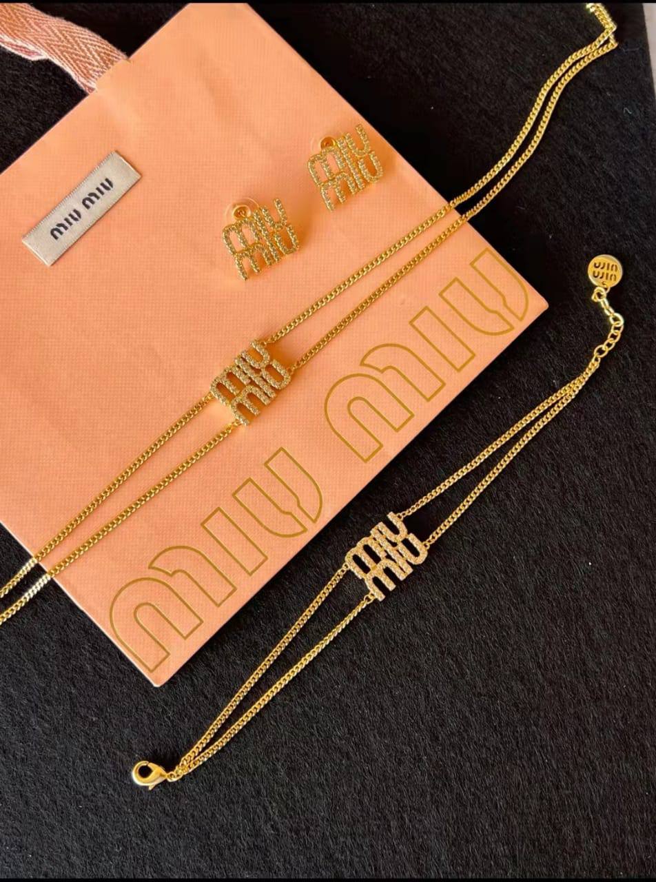 طقم ميو ميو